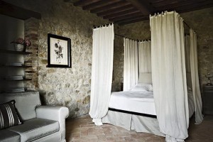 i-casali-di-monticchio-Rustic-Bedroom-Design-of-Casali-di-Monticchio-House-in-Italy